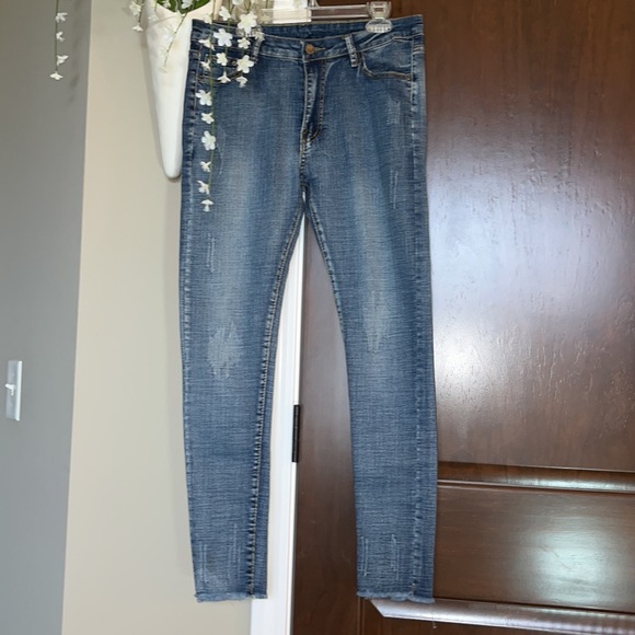 3/$25 Stretchy Skinny Jeans Size M NWOT - Picture 5 of 7